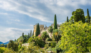 Die Insel Garda im Gardasee mit Palazzo Cavazza